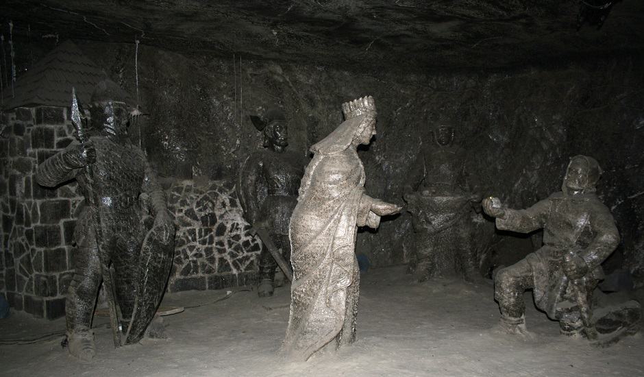 julia_wieliczkastatues_950x550