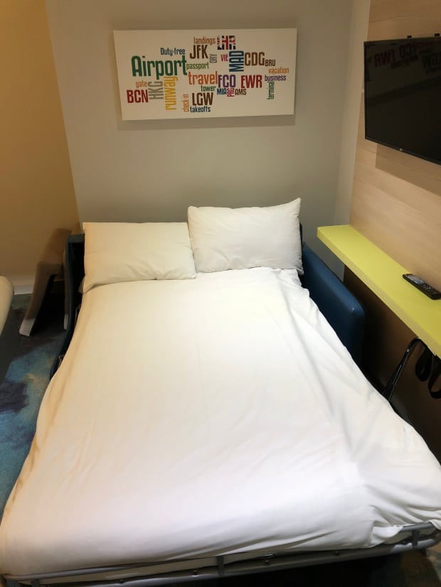 Ibis Styles Heathrow Airport Hotel - room.