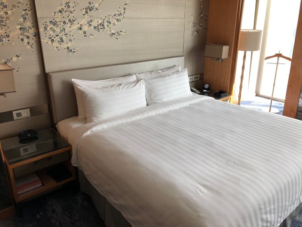 Shangri-la Hotel at The Shard London - room and bed. 